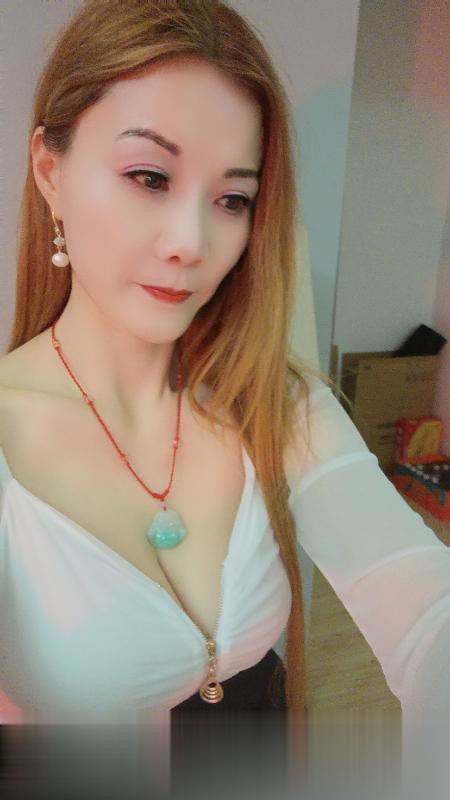湖北-武汉大奶服务系少妇御姐-2.jpg