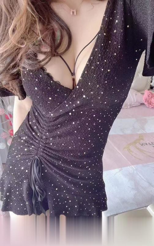 广东-深圳罗湖巨乳怪兽御姐-1.jpg