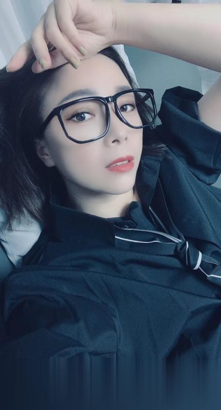广东-广州轻熟眼镜姐姐-2.jpg
