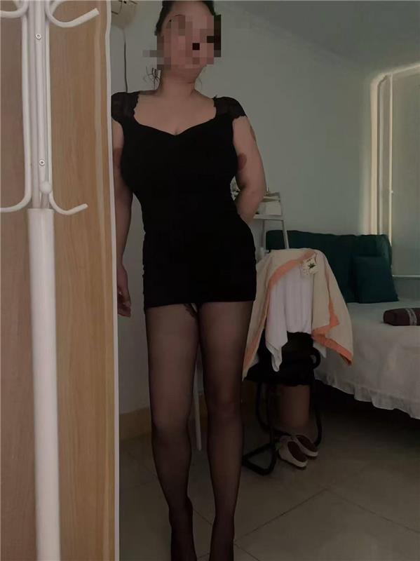 北京兼职一个胸大的新人熟女-1.jpg